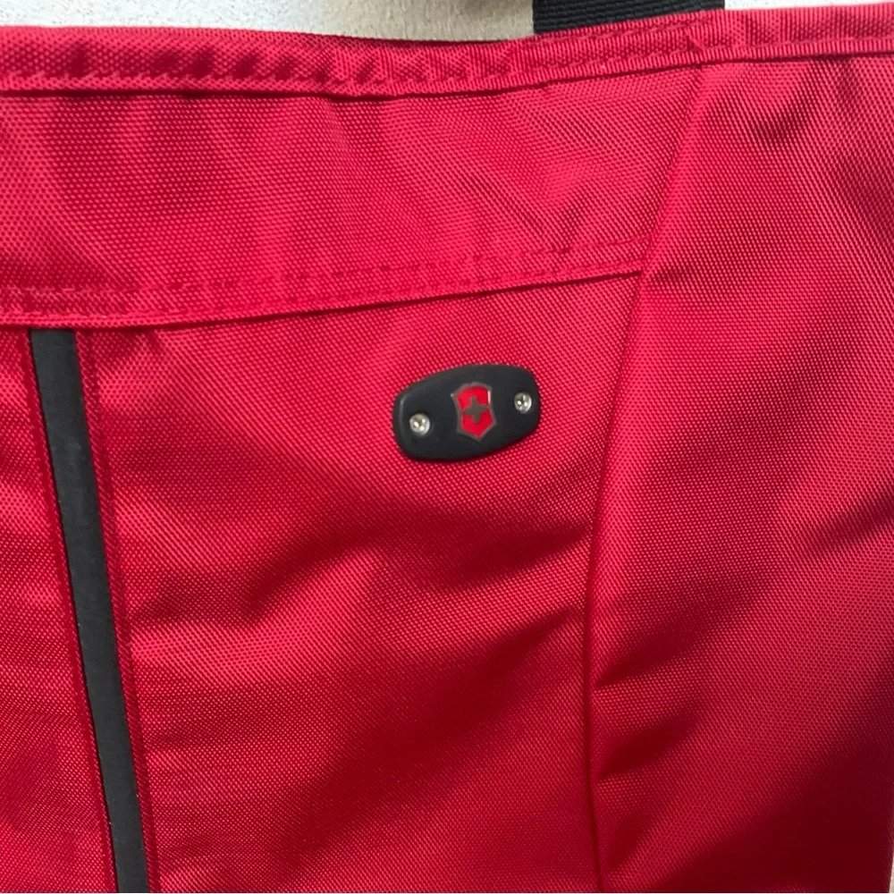Victorinox Werks Traveler 6.0 Red Nylon Tote Bag Organization Luggage Tag Plane